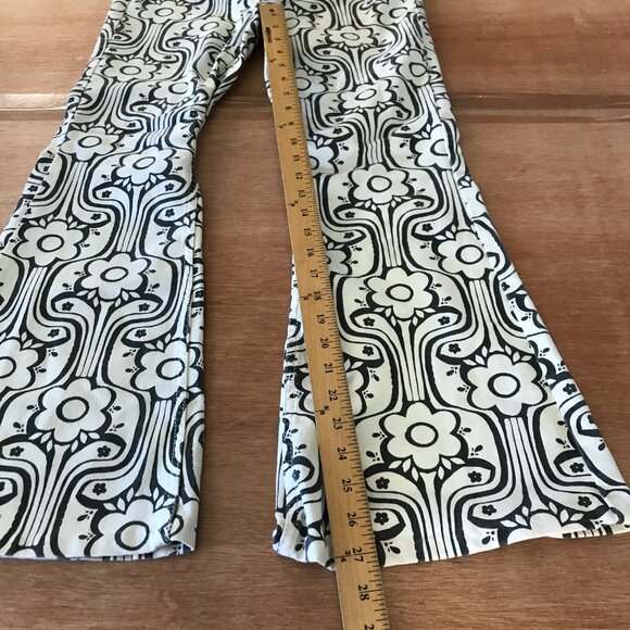 We the Free Penny Pull On Flare Jeans Women 29 Black Floral Mid Rise Pocket Boho - Picture 7 of 15